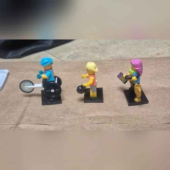 LEGO Minifigures Series 22 Lot of 3 Gamer Girl Fitness Trainer Wheelchair Racer - Picture 2 of 6